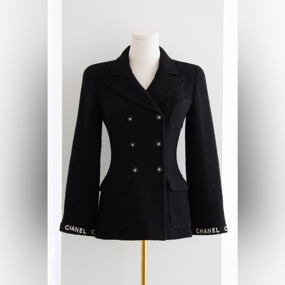 Chanel Vintage F/W 1995 Black White Logo Tweed 95A Jacket - Picture 4 of 16